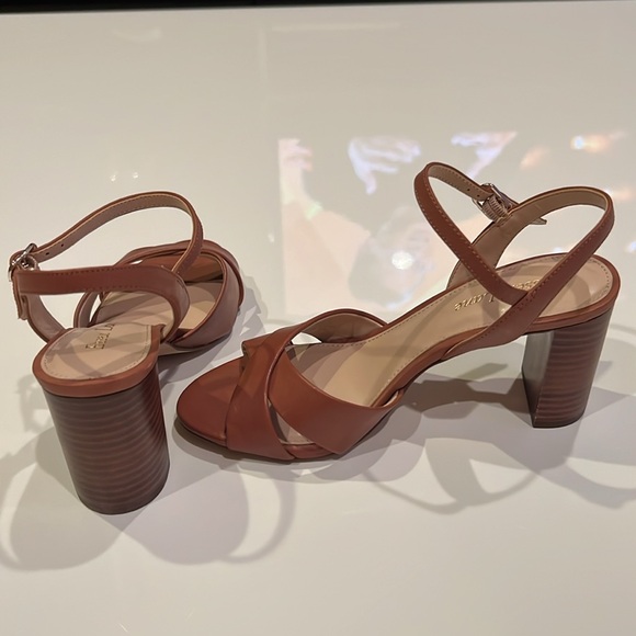 New Essex Lane heeled sandal knotted design details Adjustable side closure - Picture 5 of 6